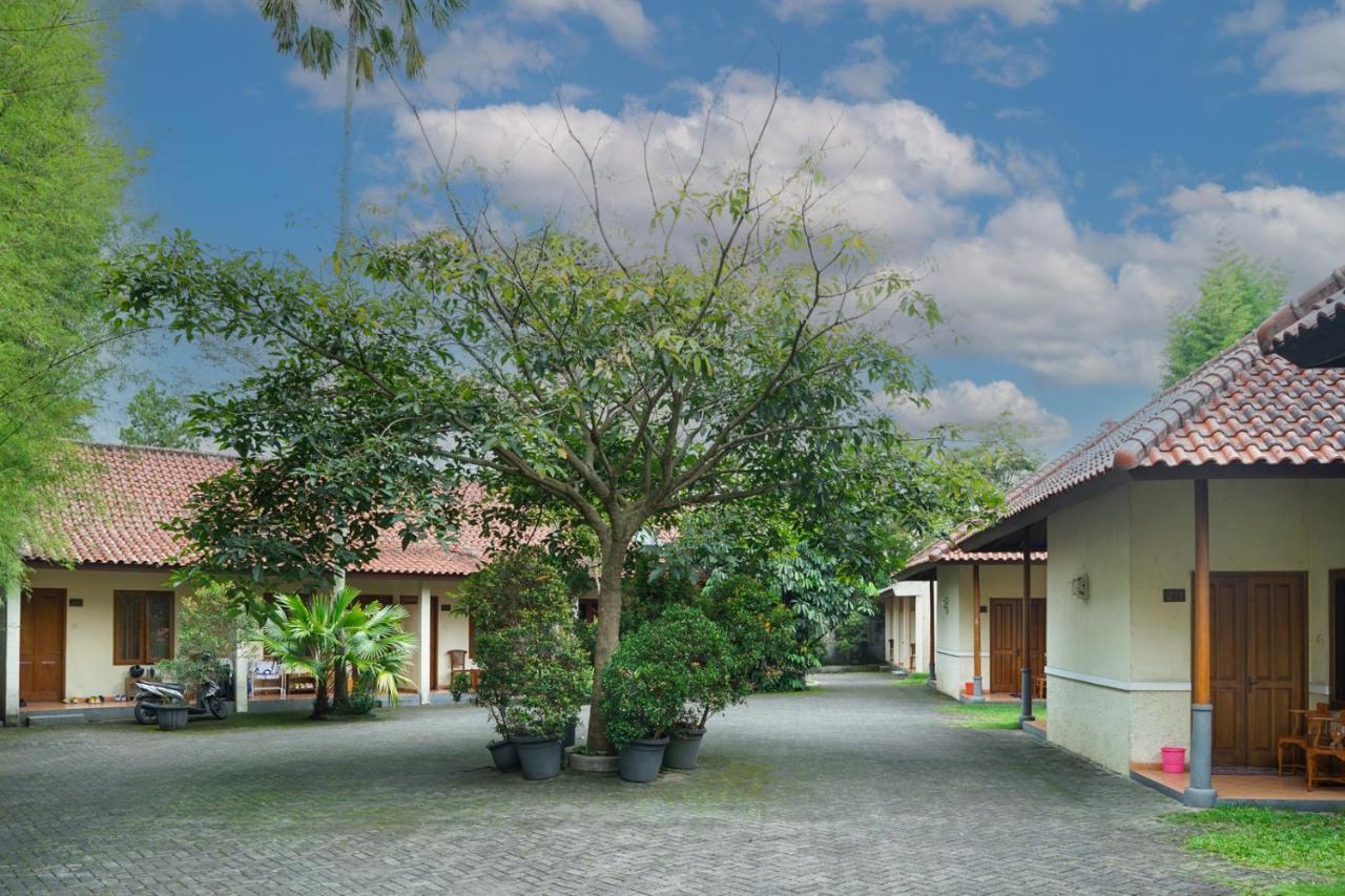Front One Resort Indraloka Temanggung Экстерьер фото